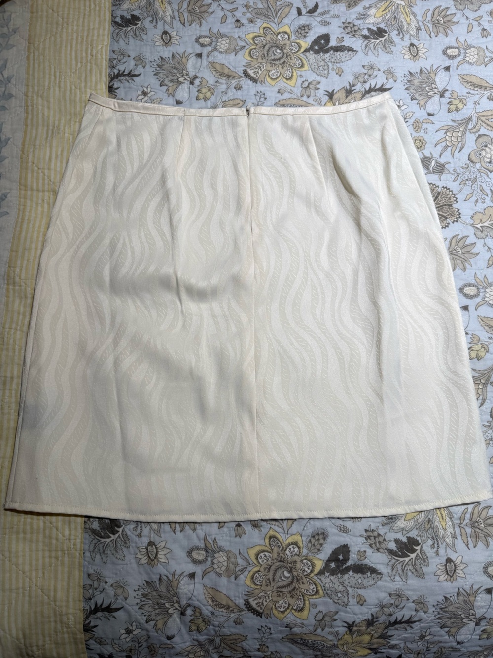 Ruby Rox Cream Textured Ruffle-Hem Blazer - Picture 8 of 14